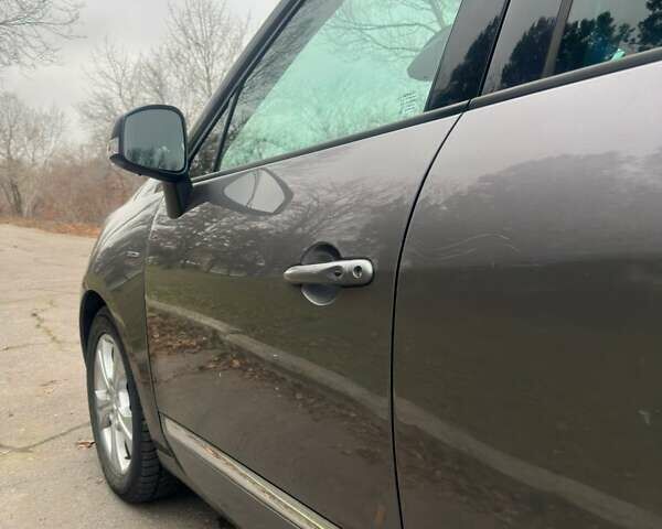 Сірий Рено Гранд Сценік, об'ємом двигуна 1.6 л та пробігом 204 тис. км за 8500 $, фото 17 на Automoto.ua