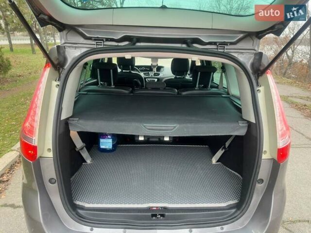 Сірий Рено Гранд Сценік, об'ємом двигуна 1.6 л та пробігом 204 тис. км за 8500 $, фото 11 на Automoto.ua
