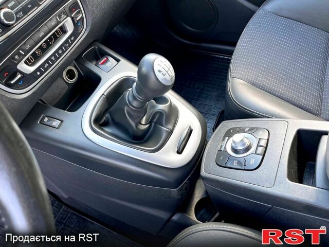 Серый Рено Гранд Сценик, объемом двигателя 1.5 л и пробегом 348 тыс. км за 6800 $, фото 10 на Automoto.ua