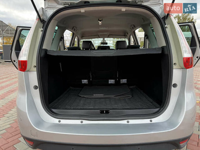 Серый Рено Гранд Сценик, объемом двигателя 2 л и пробегом 187 тыс. км за 8750 $, фото 33 на Automoto.ua