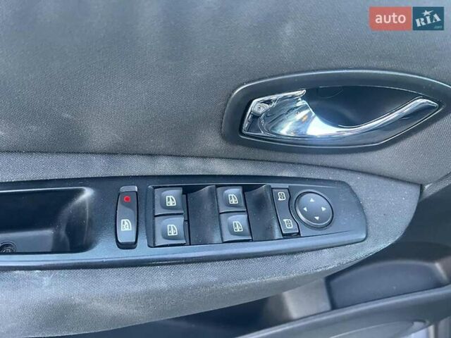 Серый Рено Гранд Сценик, объемом двигателя 1.5 л и пробегом 281 тыс. км за 9740 $, фото 12 на Automoto.ua