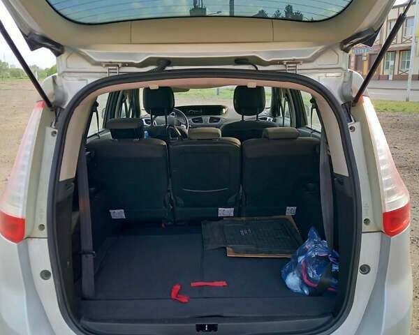 Сірий Рено Гранд Сценік, об'ємом двигуна 1.46 л та пробігом 296 тис. км за 8000 $, фото 17 на Automoto.ua