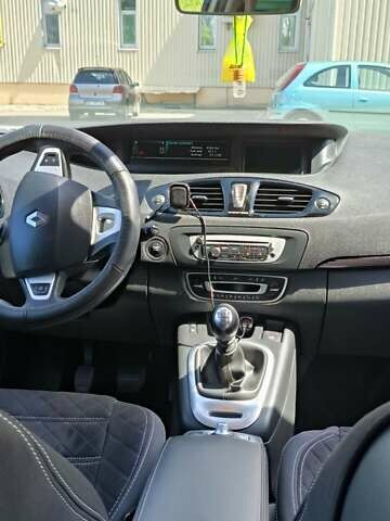 Серый Рено Гранд Сценик, объемом двигателя 1.5 л и пробегом 301 тыс. км за 8700 $, фото 6 на Automoto.ua