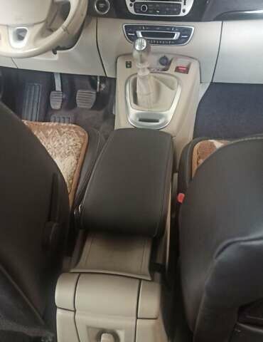 Сірий Рено Гранд Сценік, об'ємом двигуна 1.6 л та пробігом 237 тис. км за 7700 $, фото 21 на Automoto.ua