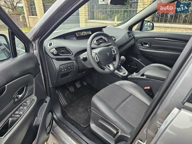 Серый Рено Гранд Сценик, объемом двигателя 1.6 л и пробегом 217 тыс. км за 8900 $, фото 7 на Automoto.ua