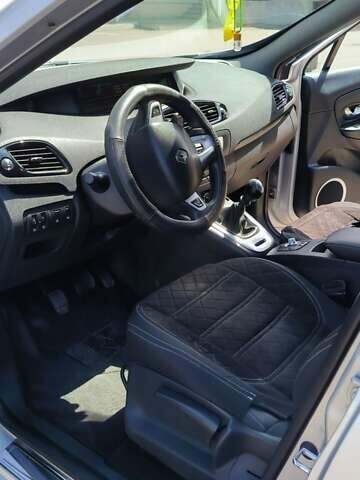 Серый Рено Гранд Сценик, объемом двигателя 1.5 л и пробегом 301 тыс. км за 8700 $, фото 8 на Automoto.ua