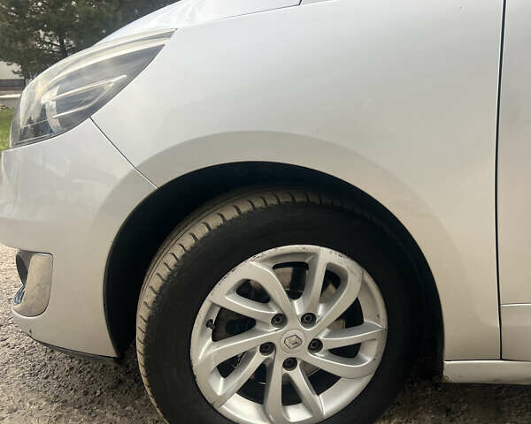 Серый Рено Гранд Сценик, объемом двигателя 1.5 л и пробегом 264 тыс. км за 7000 $, фото 5 на Automoto.ua