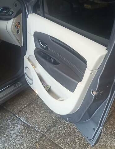 Сірий Рено Гранд Сценік, об'ємом двигуна 1.6 л та пробігом 237 тис. км за 7700 $, фото 22 на Automoto.ua