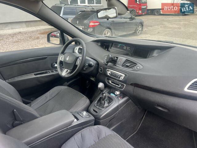 Серый Рено Гранд Сценик, объемом двигателя 1.5 л и пробегом 264 тыс. км за 7000 $, фото 9 на Automoto.ua