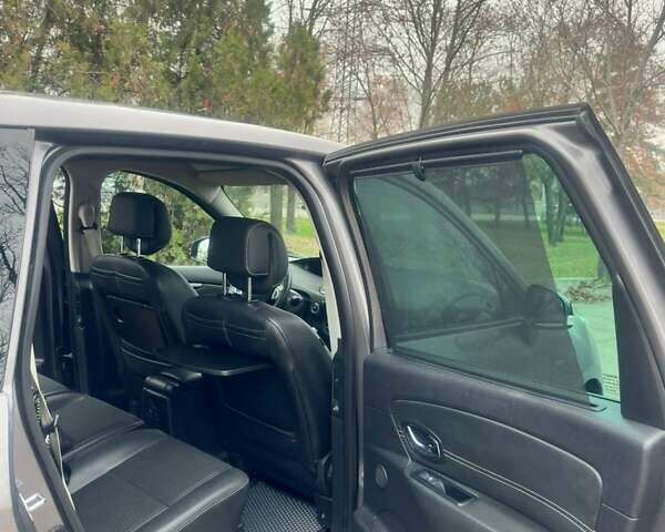 Сірий Рено Гранд Сценік, об'ємом двигуна 1.6 л та пробігом 204 тис. км за 8500 $, фото 18 на Automoto.ua