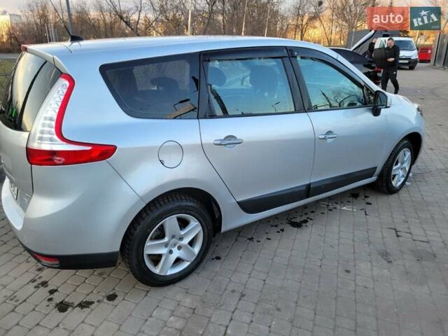 Сірий Рено Гранд Сценік, об'ємом двигуна 1.46 л та пробігом 296 тис. км за 8000 $, фото 1 на Automoto.ua