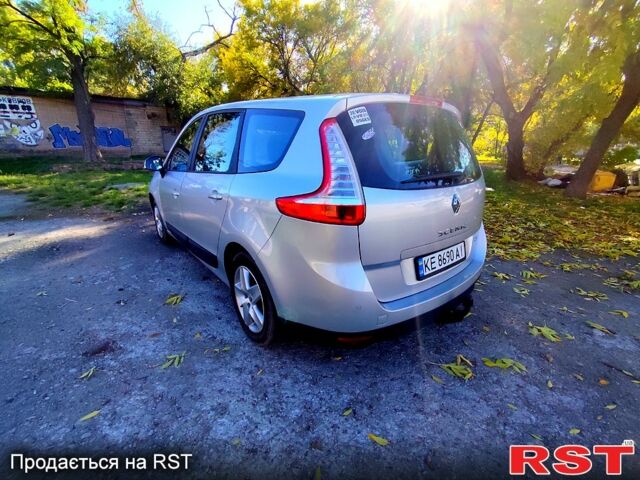 Серый Рено Гранд Сценик, объемом двигателя 1.6 л и пробегом 180 тыс. км за 8500 $, фото 2 на Automoto.ua