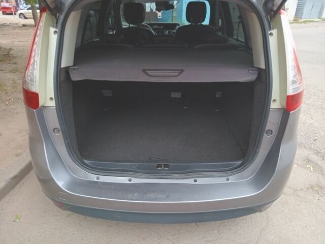 Серый Рено Гранд Сценик, объемом двигателя 1.5 л и пробегом 309 тыс. км за 8750 $, фото 15 на Automoto.ua