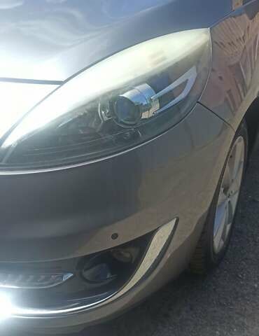 Сірий Рено Гранд Сценік, об'ємом двигуна 1.6 л та пробігом 237 тис. км за 7700 $, фото 3 на Automoto.ua