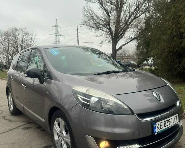 Сірий Рено Гранд Сценік, об'ємом двигуна 1.6 л та пробігом 204 тис. км за 8500 $, фото 1 на Automoto.ua