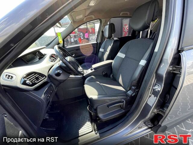 Серый Рено Гранд Сценик, объемом двигателя 1.5 л и пробегом 348 тыс. км за 6800 $, фото 6 на Automoto.ua