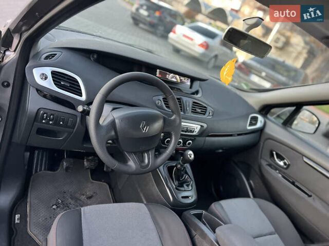 Сірий Рено Гранд Сценік, об'ємом двигуна 1.6 л та пробігом 238 тис. км за 8700 $, фото 36 на Automoto.ua