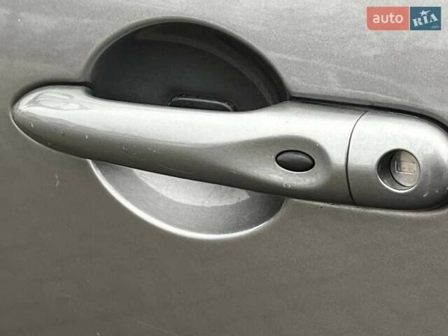 Серый Рено Гранд Сценик, объемом двигателя 1.6 л и пробегом 204 тыс. км за 9200 $, фото 10 на Automoto.ua