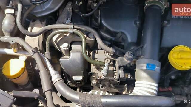 Серый Рено Гранд Сценик, объемом двигателя 1.5 л и пробегом 301 тыс. км за 8700 $, фото 5 на Automoto.ua