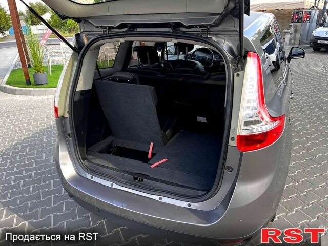 Серый Рено Гранд Сценик, объемом двигателя 1.5 л и пробегом 348 тыс. км за 6800 $, фото 11 на Automoto.ua