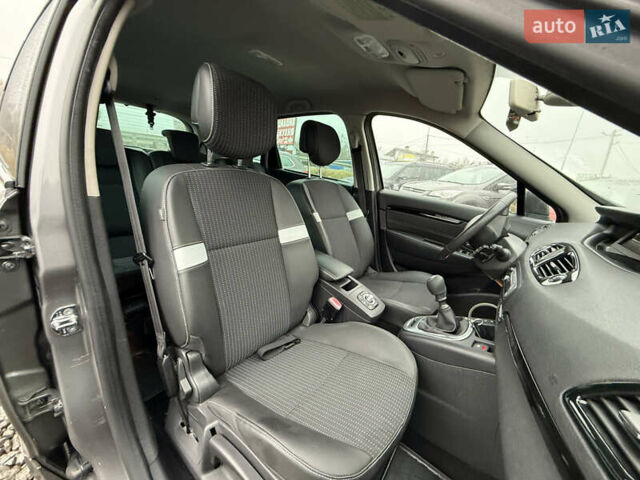 Серый Рено Гранд Сценик, объемом двигателя 1.5 л и пробегом 208 тыс. км за 9200 $, фото 31 на Automoto.ua