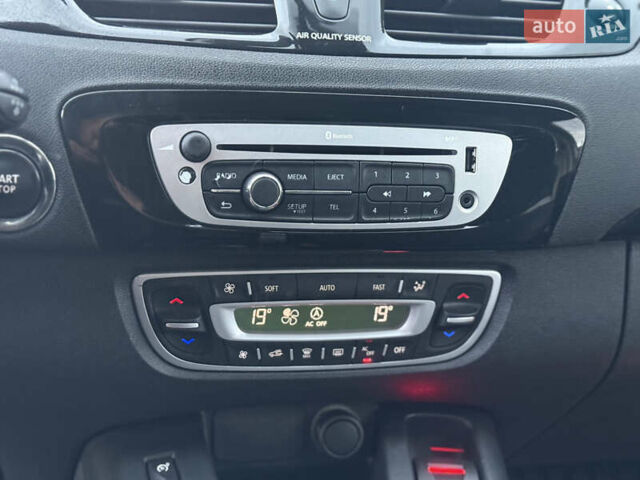 Серый Рено Гранд Сценик, объемом двигателя 2 л и пробегом 241 тыс. км за 10950 $, фото 55 на Automoto.ua