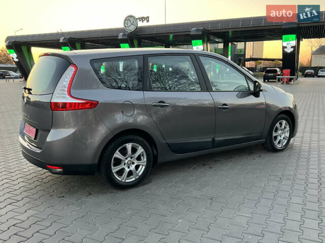 Сірий Рено Гранд Сценік, об'ємом двигуна 1.6 л та пробігом 238 тис. км за 8700 $, фото 19 на Automoto.ua