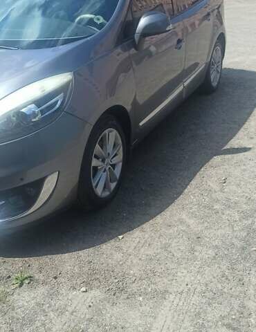 Сірий Рено Гранд Сценік, об'ємом двигуна 1.6 л та пробігом 237 тис. км за 7700 $, фото 8 на Automoto.ua