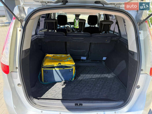 Сірий Рено Гранд Сценік, об'ємом двигуна 1.46 л та пробігом 350 тис. км за 7000 $, фото 12 на Automoto.ua