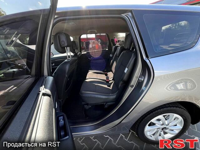 Серый Рено Гранд Сценик, объемом двигателя 1.5 л и пробегом 348 тыс. км за 6800 $, фото 7 на Automoto.ua