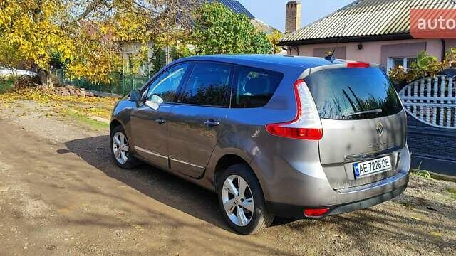 Сірий Рено Гранд Сценік, об'ємом двигуна 1.46 л та пробігом 250 тис. км за 8500 $, фото 48 на Automoto.ua