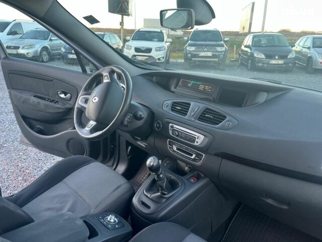 Серый Рено Гранд Сценик, объемом двигателя 1.5 л и пробегом 281 тыс. км за 9740 $, фото 28 на Automoto.ua