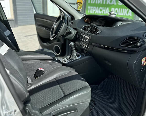 Серый Рено Гранд Сценик, объемом двигателя 1.46 л и пробегом 238 тыс. км за 8500 $, фото 11 на Automoto.ua