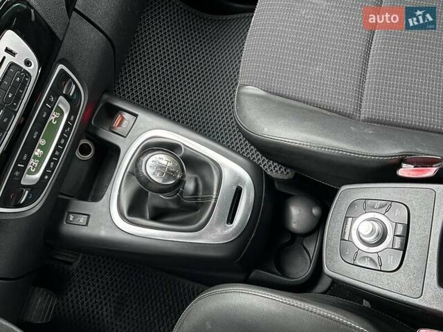 Серый Рено Гранд Сценик, объемом двигателя 1.6 л и пробегом 204 тыс. км за 9200 $, фото 25 на Automoto.ua