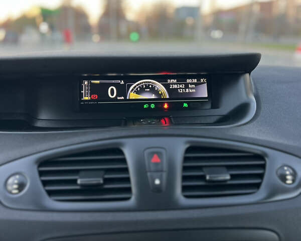 Сірий Рено Гранд Сценік, об'ємом двигуна 1.6 л та пробігом 238 тис. км за 8700 $, фото 54 на Automoto.ua