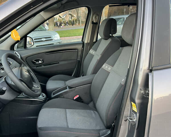 Сірий Рено Гранд Сценік, об'ємом двигуна 1.6 л та пробігом 238 тис. км за 8700 $, фото 34 на Automoto.ua