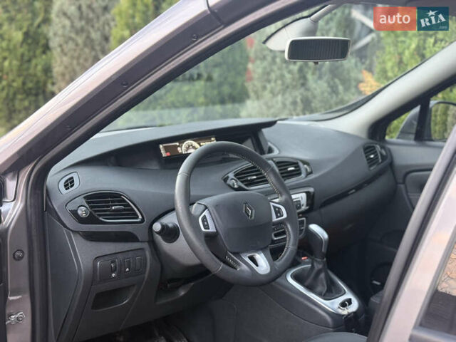 Серый Рено Гранд Сценик, объемом двигателя 2 л и пробегом 241 тыс. км за 10450 $, фото 53 на Automoto.ua