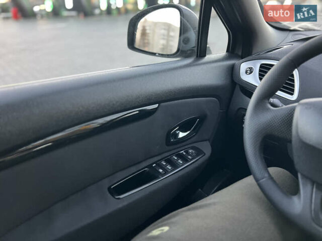 Серый Рено Гранд Сценик, объемом двигателя 1.6 л и пробегом 240 тыс. км за 7999 $, фото 56 на Automoto.ua