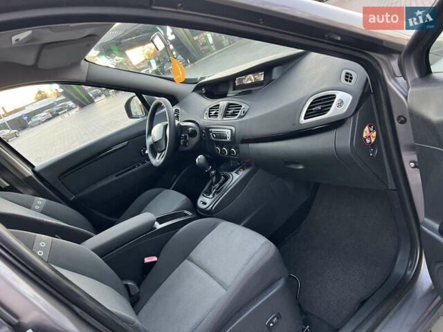 Сірий Рено Гранд Сценік, об'ємом двигуна 1.6 л та пробігом 238 тис. км за 8700 $, фото 29 на Automoto.ua