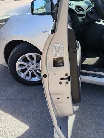 Серый Рено Гранд Сценик, объемом двигателя 1.5 л и пробегом 301 тыс. км за 8700 $, фото 4 на Automoto.ua