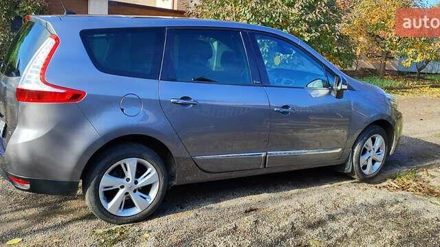 Сірий Рено Гранд Сценік, об'ємом двигуна 1.46 л та пробігом 250 тис. км за 8500 $, фото 16 на Automoto.ua