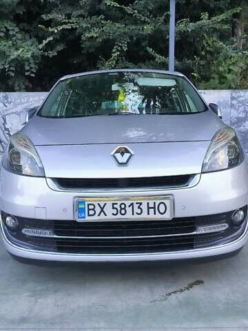 Серый Рено Гранд Сценик, объемом двигателя 1.5 л и пробегом 301 тыс. км за 8700 $, фото 3 на Automoto.ua