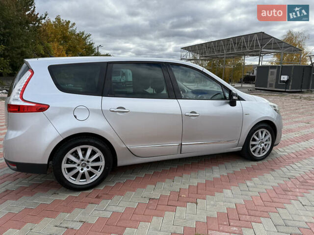 Серый Рено Гранд Сценик, объемом двигателя 2 л и пробегом 187 тыс. км за 8750 $, фото 9 на Automoto.ua