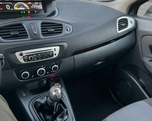 Серый Рено Гранд Сценик, объемом двигателя 1.6 л и пробегом 240 тыс. км за 7999 $, фото 53 на Automoto.ua