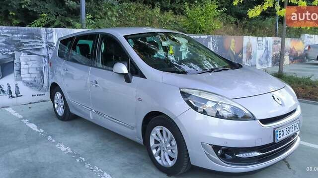 Серый Рено Гранд Сценик, объемом двигателя 1.5 л и пробегом 301 тыс. км за 8700 $, фото 1 на Automoto.ua