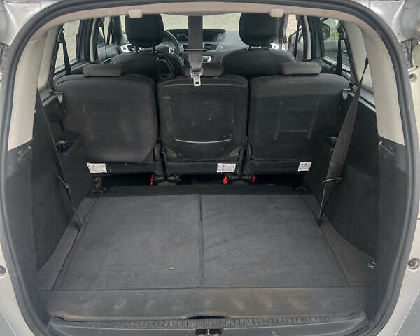 Серый Рено Гранд Сценик, объемом двигателя 1.5 л и пробегом 264 тыс. км за 7000 $, фото 17 на Automoto.ua