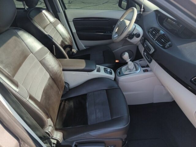 Серый Рено Гранд Сценик, объемом двигателя 1.5 л и пробегом 309 тыс. км за 8750 $, фото 12 на Automoto.ua