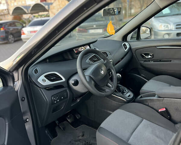 Сірий Рено Гранд Сценік, об'ємом двигуна 1.6 л та пробігом 238 тис. км за 8700 $, фото 35 на Automoto.ua