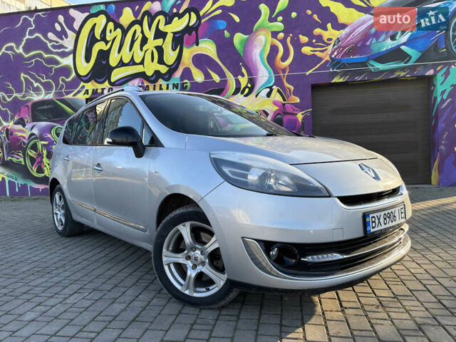 Серый Рено Гранд Сценик, объемом двигателя 2 л и пробегом 316 тыс. км за 9300 $, фото 1 на Automoto.ua