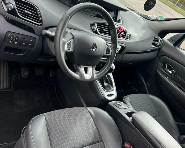 Серый Рено Гранд Сценик, объемом двигателя 1.6 л и пробегом 226 тыс. км за 8800 $, фото 7 на Automoto.ua